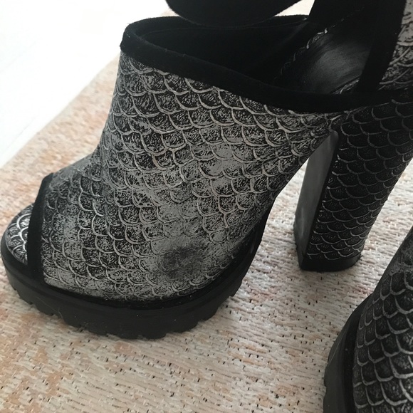 Shelly’s London Fish Scale Heels - Picture 4 of 7